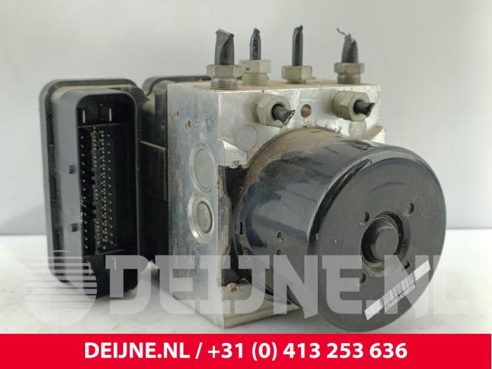 Gebruikte ABS Pomp Volvo V70 (BW) 2.0 D3 20V Prijs € 75,00 Margeregeling aangeboden door van Deijne Onderdelen Uden B.V.