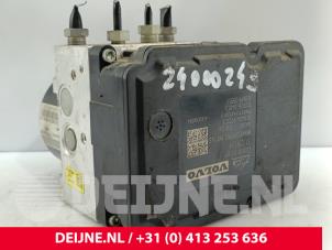 Volvo V70 ABS pump O225468 photo 3