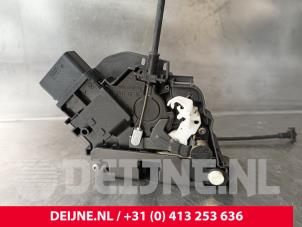 Volvo V70 Rear door mechanism 4-door, right O225516 photo 3
