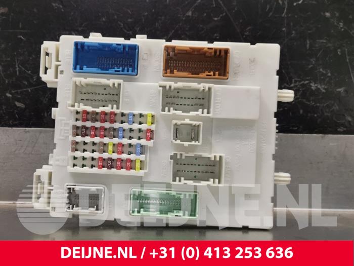 Central electronic module van een Volvo V40 (MV) 1.6 T3 GTDi 16V 2012