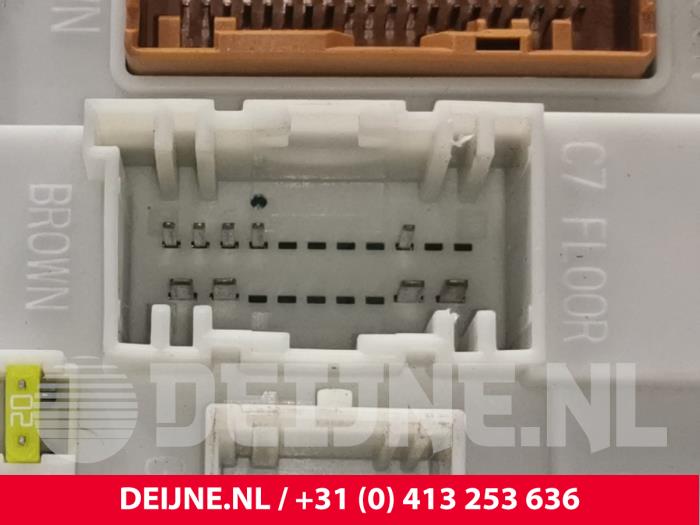 Central electronic module van een Volvo V40 (MV) 1.6 T3 GTDi 16V 2012