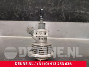 Opel Vivaro Adblue injector O225527 foto 2