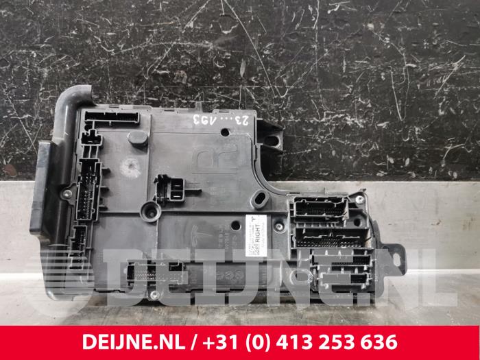 Gebruikte Central electronic module Tesla Model Y (5YJY) Long Range,Performance AWD Prijs € 211,75 Inclusief btw aangeboden door van Deijne Onderdelen Uden B.V.
