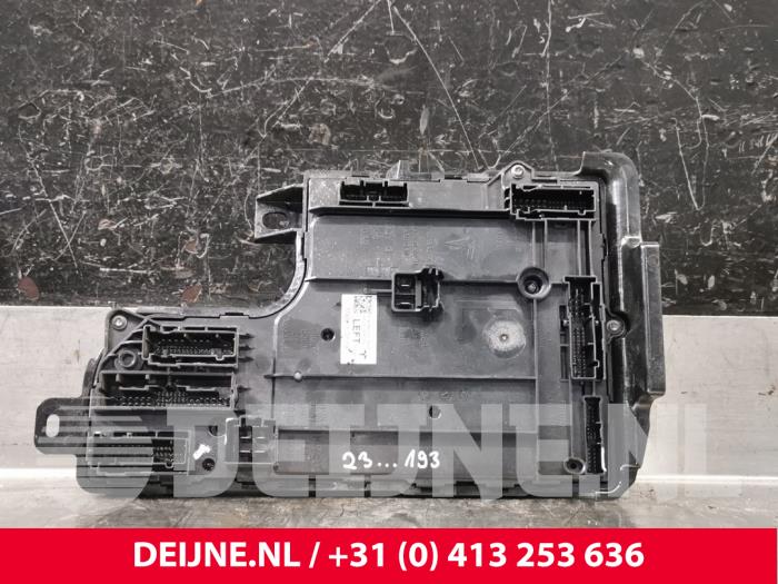 Gebruikte Central electronic module Tesla Model Y (5YJY) Long Range,Performance AWD Prijs € 211,75 Inclusief btw aangeboden door van Deijne Onderdelen Uden B.V.