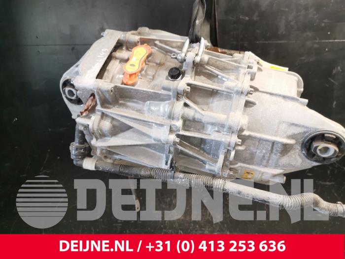 Tesla Model Y Elektromotor elektrische auto O225658