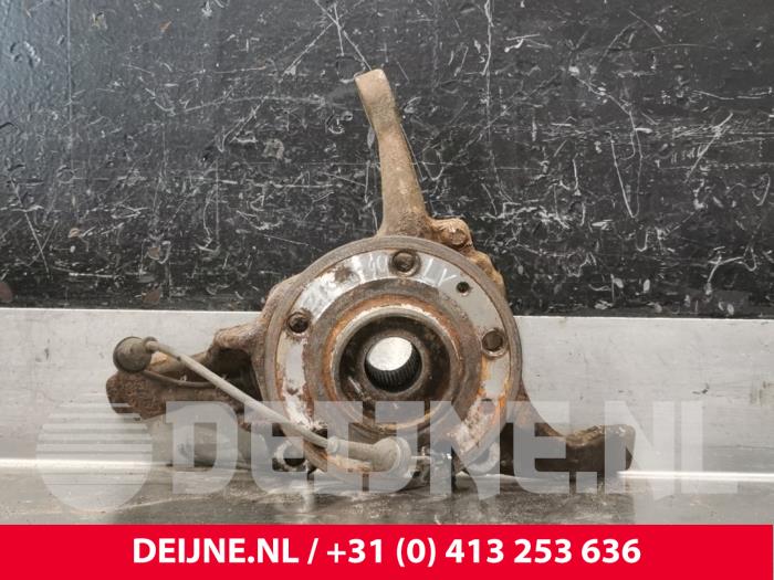 Volvo V70 Achsschenkel links vorne O225677