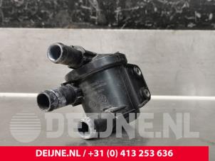 Gebruikte Waterpijp Volvo XC60 II (UZ) 2.0 B4 16V Plug-in Hybrid Prijs € 50,00 Margeregeling aangeboden door van Deijne Onderdelen Uden B.V.