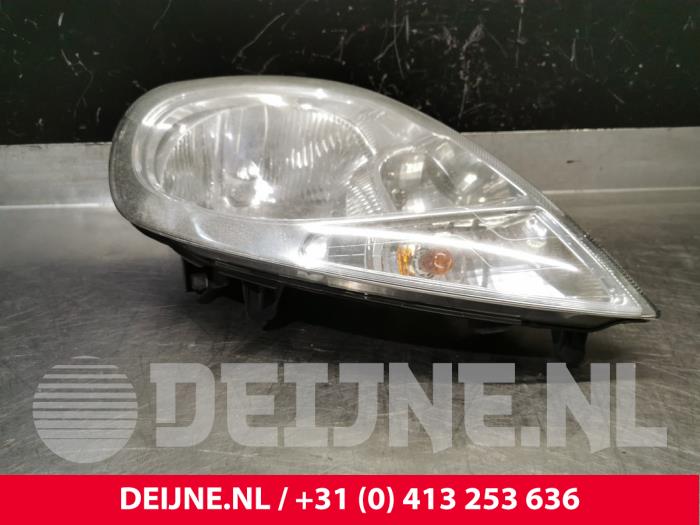 Nissan Primastar Koplamp rechts O225894