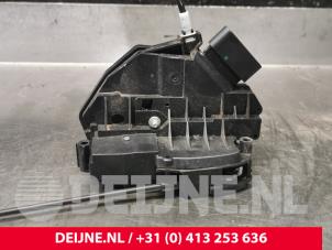 Volvo V60 Front door lock mechanism 4-door, right O226142 photo 3