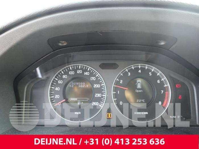 Volvo V70 Tacho - Kombiinstrument KM O226256