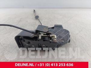 Volvo V70 Front door lock mechanism 4-door, right O226288 photo 2