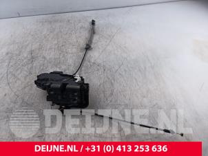 Volvo V70 Front door lock mechanism 4-door, right O226288 photo 3