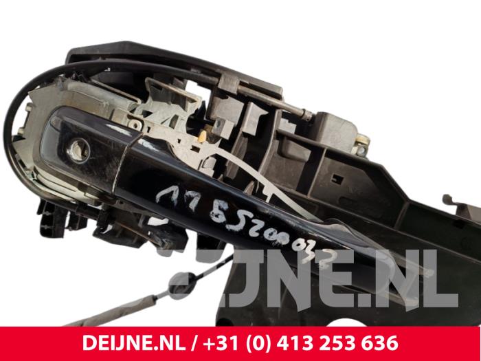 Volvo V70 Door lock mechanism 4-door, front left O226292