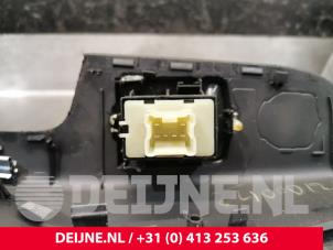 Opel Vivaro Electric window switch O226296 photo 3