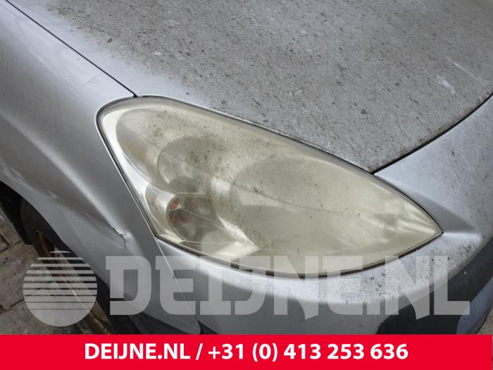 Peugeot Partner Headlight, right O226430