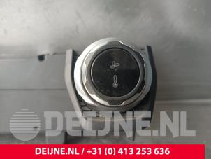 Lynk & Co 01 Heater control panel O226514 photo 3