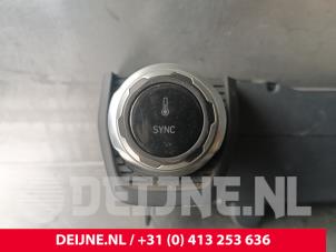 Lynk & Co 01 Heater control panel O226514 photo 2