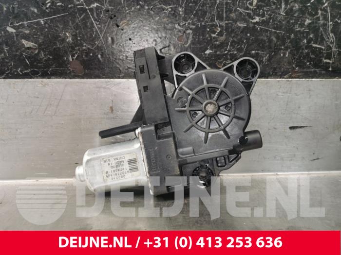Volvo V70 Door window motor O227585