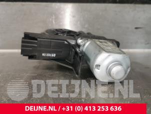 Volvo V70 Door window motor O227585 photo 3
