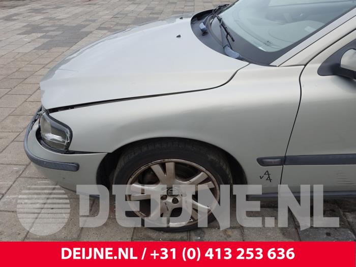 Volvo V70 Kotflügel links vorne O227867