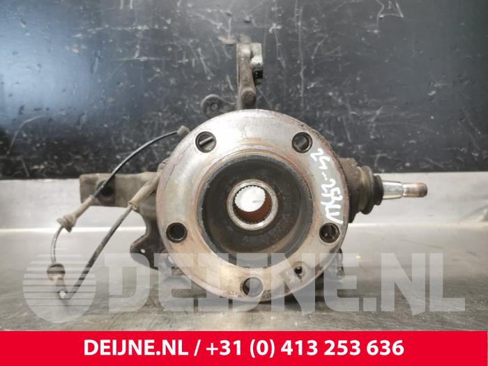 Renault Master Achsschenkel links vorne O227897