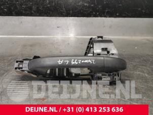 Gebruikte Greep achterdeur Bus-Bestel Mercedes Vito (447.6) 1.6 109 CDI 16V Prijs € 42,35 Inclusief btw aangeboden door van Deijne Onderdelen Uden B.V.