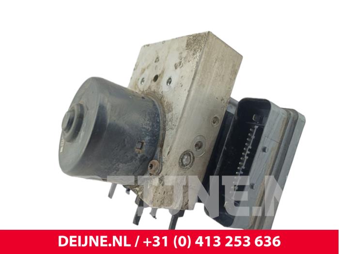 Gebruikte ABS Pomp Volkswagen Transporter T5 2.5 TDi Prijs € 296,45 Inclusief btw aangeboden door van Deijne Onderdelen Uden B.V.
