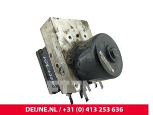 Volkswagen Transporter ABS Pomp O228066 foto 3