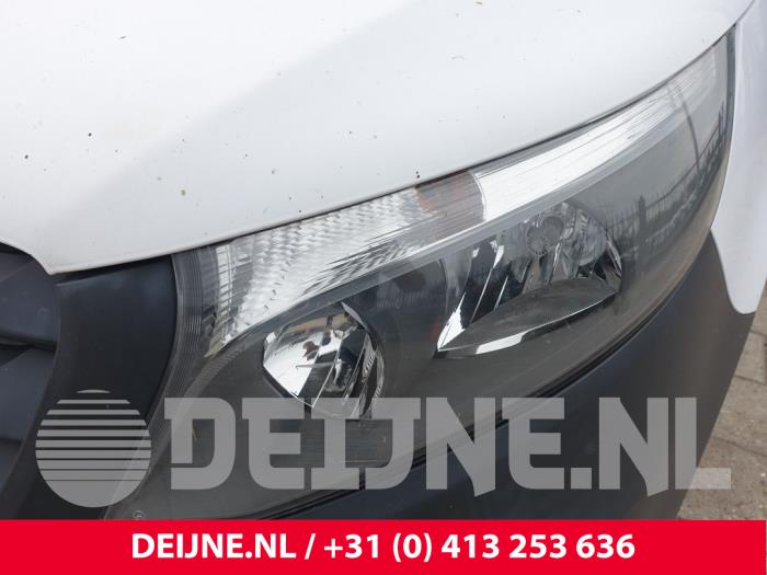 Mercedes Vito Scheinwerfer links O228185