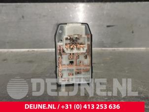 Hyundai H300 Spiegel Schakelaar O228421 foto 2