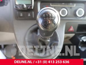 Gebruikte Versnellingspook Volkswagen Transporter T5 2.0 TDI BlueMotion Prijs € 72,60 Inclusief btw aangeboden door van Deijne Onderdelen Uden B.V.