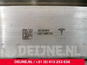 Tesla Model Y Radiateurbalk O228603 foto 2