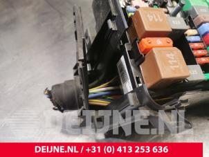 Opel Vivaro Zekeringkast O228765 foto 3