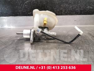 Porsche 911 Master cylinder O228766 photo 3