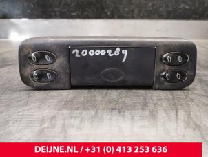 Gebruikte Elektrisch Raam Schakelaar Porsche 911 (996) 3.6 Carrera 4 24V Prijs € 45,00 Margeregeling aangeboden door van Deijne Onderdelen Uden B.V.