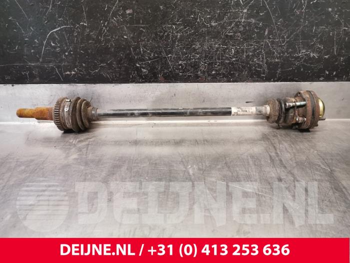 Gebruikte Aandrijfas links-voor Porsche 911 (996) 3.6 Carrera 4 24V Prijs € 250,00 Margeregeling aangeboden door van Deijne Onderdelen Uden B.V.