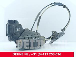 Hyundai H300 Deurslot Mechaniek 2Deurs links O229265 foto 2