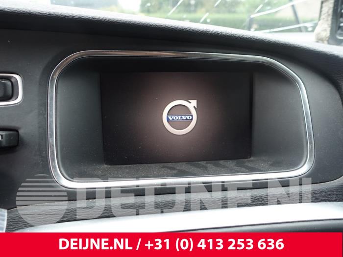 Gebruikte Display Interieur Volvo V40 (MV) 2.0 D2 16V Prijs € 70,00 Margeregeling aangeboden door van Deijne Onderdelen Uden B.V.