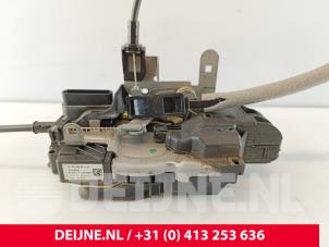 Volvo V40 Deurslot Mechaniek 4Deurs rechts-voor O229352 foto 2