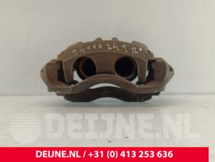 Gebruikte Remklauw (Tang) rechts-voor Mercedes Vito (639.6) 3.0 122 CDI V6 24V Prijs € 24,20 Inclusief btw aangeboden door van Deijne Onderdelen Uden B.V.