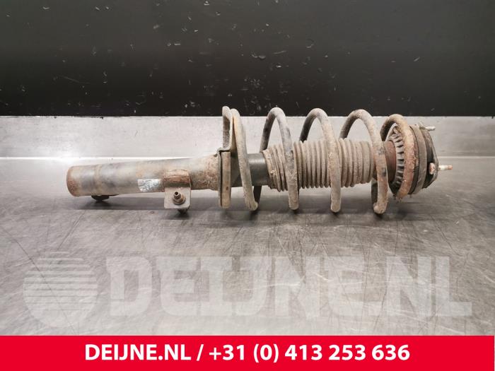 Ford Transit Connect Stoßdämpferstrebe links vorne O230019