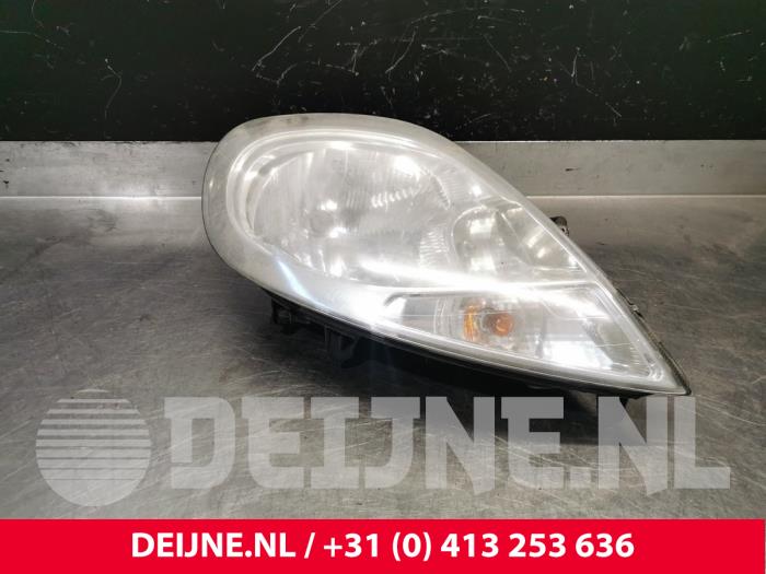 Renault Trafic Koplamp rechts O230384