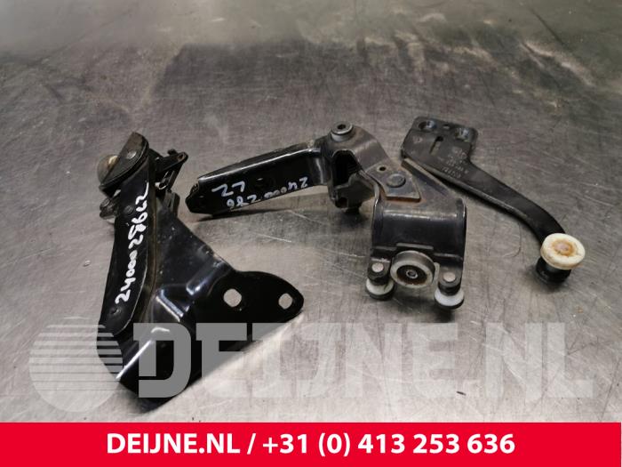 Volkswagen Transporter Schiebetür Rolle links O230500