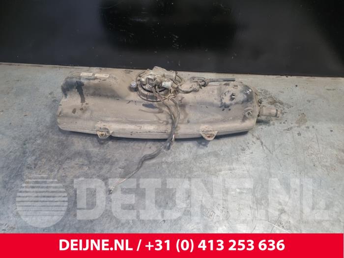Gebruikte Tank adblue Volkswagen Crafter 2.5 TDI 30/35/50 Prijs € 484,00 Inclusief btw aangeboden door van Deijne Onderdelen Uden B.V.
