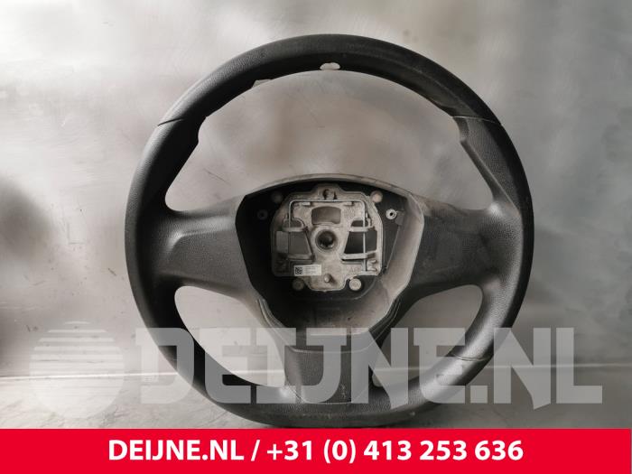 Gebruikte Stuurwiel Peugeot Expert (V1/VA/VB/VE/VF/VT/VY) 1.6 Blue HDi 95 16V Prijs € 84,70 Inclusief btw aangeboden door van Deijne Onderdelen Uden B.V.