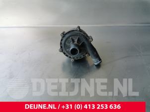 Tesla Model S Additional water pump O230621 photo 2