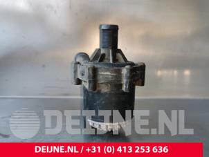 Tesla Model S Additional water pump O230665 photo 3