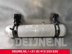Tesla Model S Air reservoir O230693 photo 2