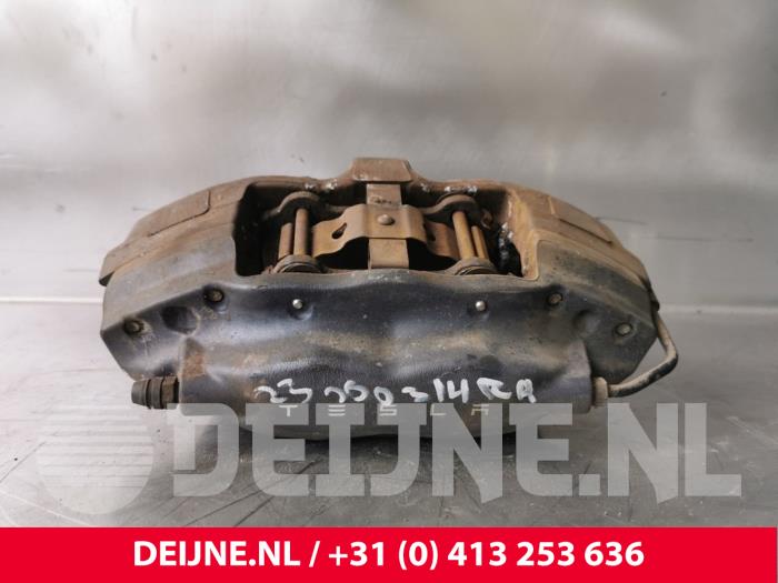 Tesla Model S Remklauw (Tang) rechts-achter O230704