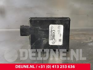 Tesla Model S Garagedeur opener O230719 foto 2